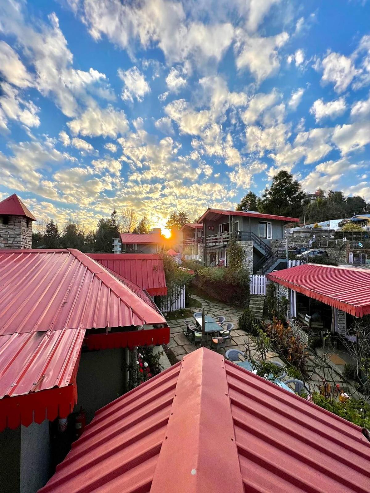 The Birdcage, Mukteshwar Hotell Exteriör bild